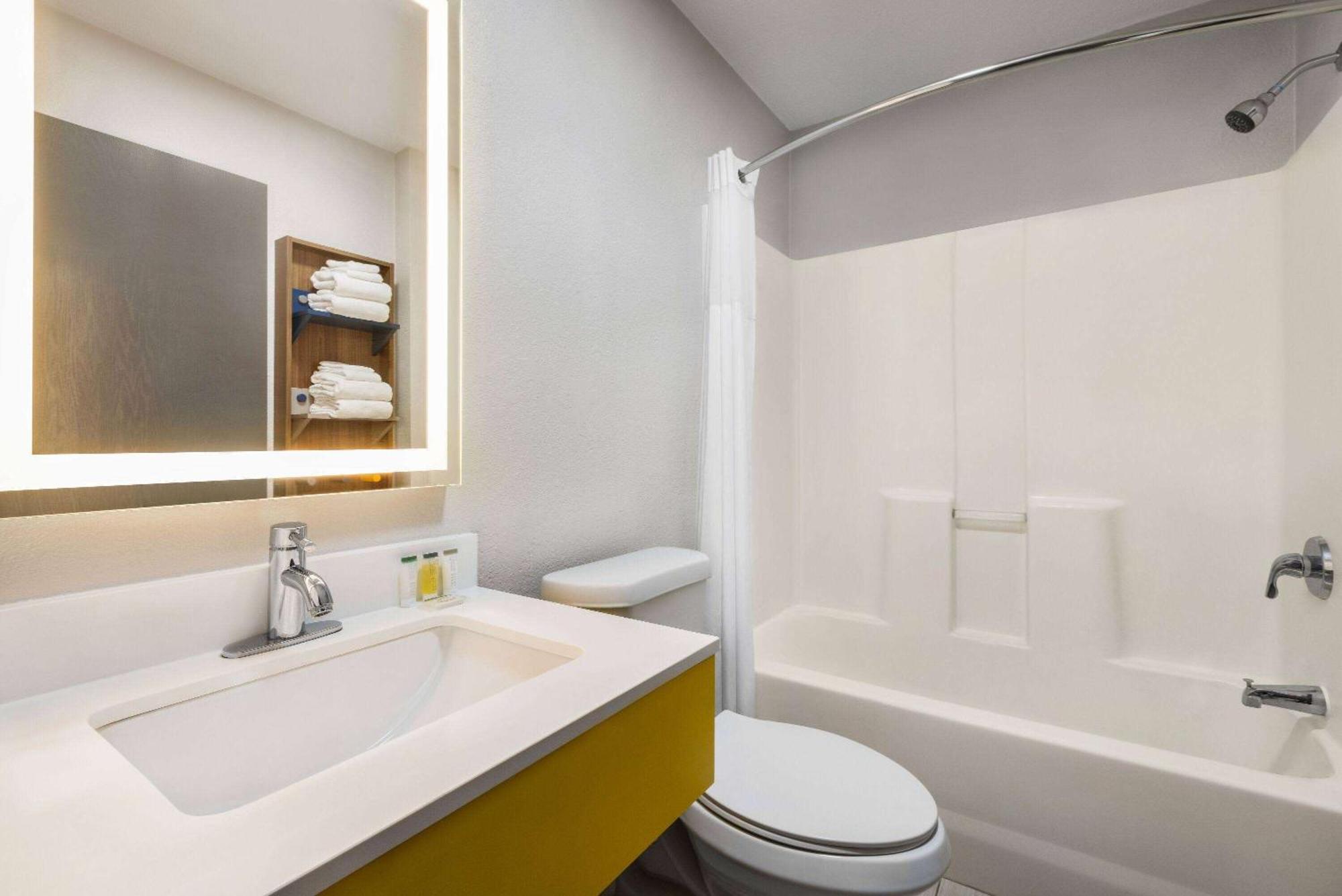Microtel Inn & Suites By Wyndham New Ulm Екстер'єр фото