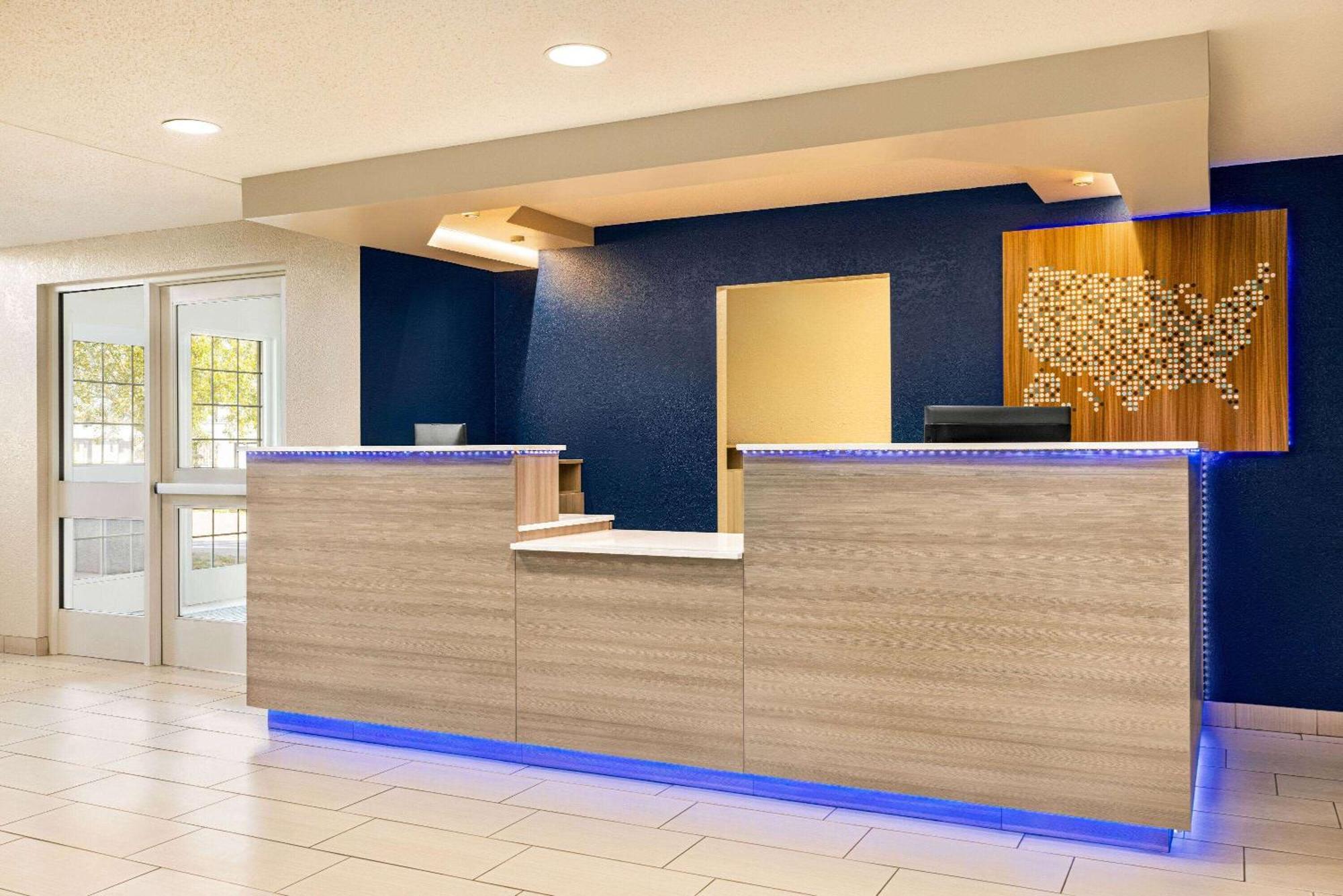 Microtel Inn & Suites By Wyndham New Ulm Екстер'єр фото